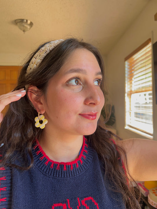Daisy white/yellow earrings